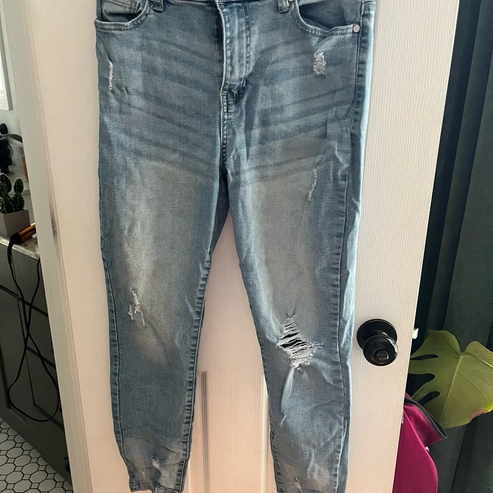 Kendall & Kylie Light Blue Distressed Ankle Jeans - Picture 1 of 2
